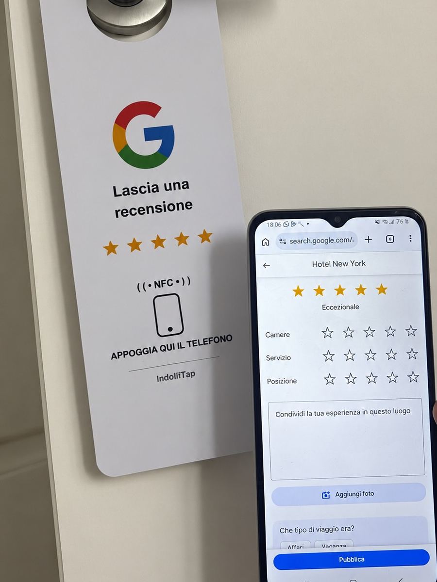 Telefono appoggiato all'appendino con la pagina di recensione Google aperta